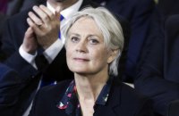 В парламенте Франции начались обыски по делу жены Фийона