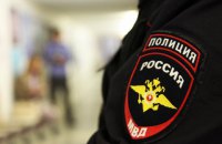 В Москве полицейский напал на журналиста, который снимал применение силы к задержанному 