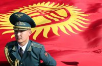Киргизстан змінює дизайн державного прапора, бо той схожий на “мінливий соняшник”