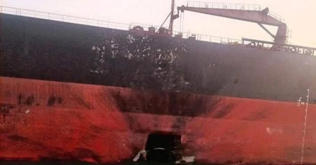 Пошкоджений безпілотним іранським катером танкер.