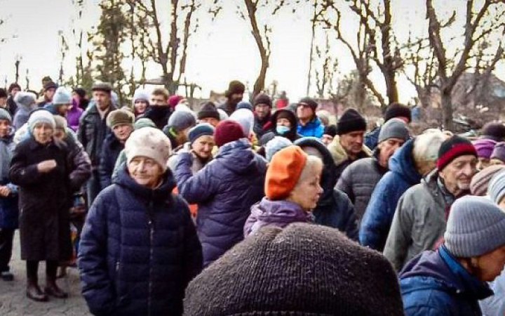 ​У Маріуполі сотні людей годинами в чергах чекають на теплу їжу, – Андрющенко