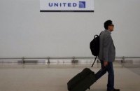 United Airlines домовилася з насильно висадженим пасажиром про компенсацію