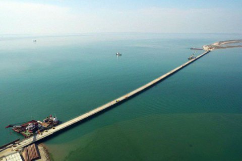 Возле Керченского пролива затонула российская баржа с зерном 