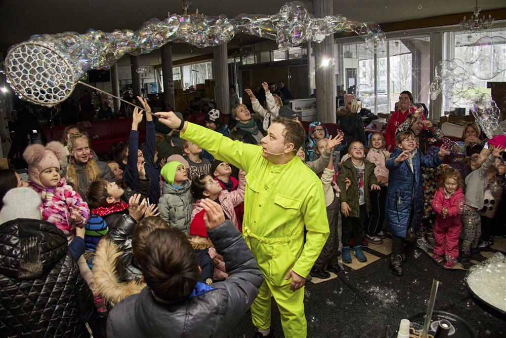 Рятувальники ДСНС влаштували дітям розважальне шоу, Харків, 26 листопада 2022 року.