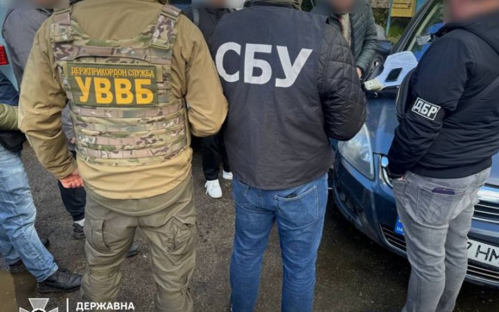 На Прикарпатті затримано військовослужбовця, який “зливав” інформацію з баз даних Держприкордонслужби