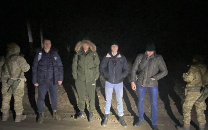 Чотирьох ухилянтів, які ховалися у кущах неподалік кордону, знайшов дрон 