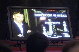 На Януковича подали в суд за присвоение премии Слюсарчуку