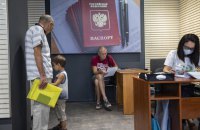 У Токмаку на Запоріжжі окупанти вимагають відбитки пальців для отримання паспорта РФ