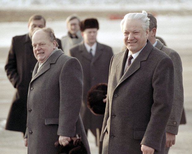 Станіслав Шушкевич зустрічає Бориса Єльцина в мінському аеропорту, 1991 рік