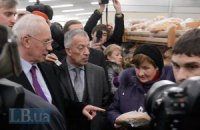 Азаров поверил ценам в киевском супермаркете