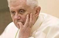 Папа римский попал в больницу после обморока