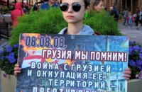 Активисты «Антивоенного комитета» передали Путину «повестку в Гаагу»