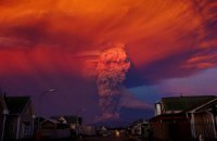 В Чили началось извержение вулкана Кальбуко: объявлен "красный" уровень тревоги
