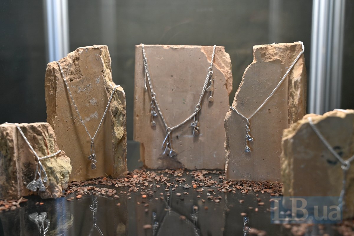 Колекція прикрас Фібі Волш 'Letters To Kyiv' 