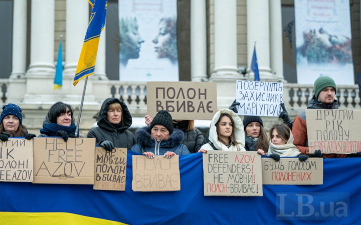 "Не мовчи – полон вбиває": у Запоріжжі пройшла акція на підтримку полонених оборонців Маріуполя