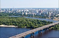 Во время гидравлических испытаний вновь прорвало трубу на мосту Патона в Киеве