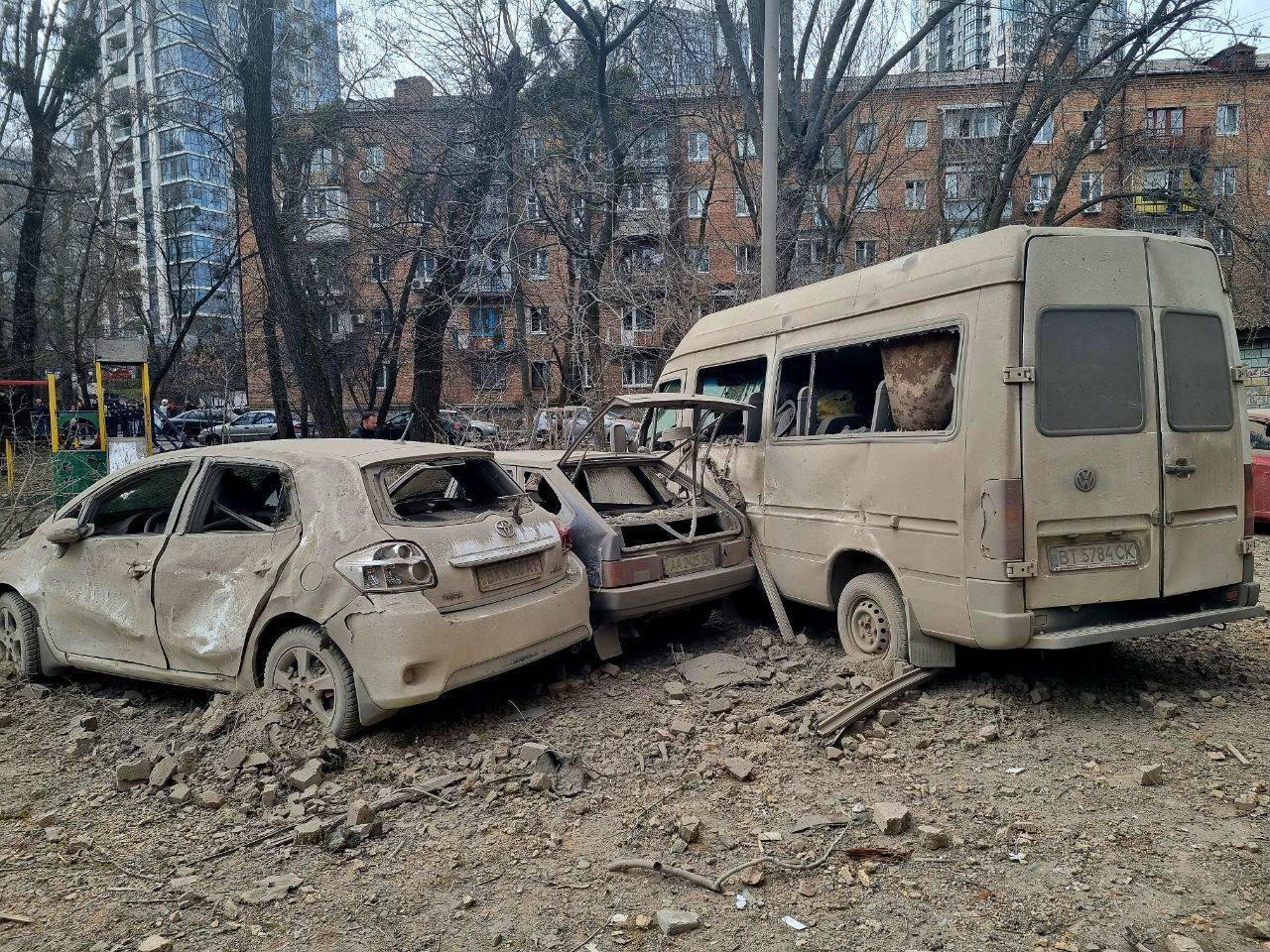 Пошкодження після обстрілу Києва
