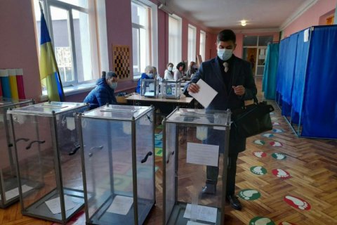 На участках в Харькове избиратели узнают, что их включили в списки голосования на дому