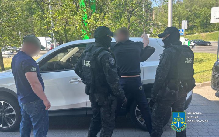 У Києві затримали чоловіка, який за $5000 пропонував стати "липовим" розвідником