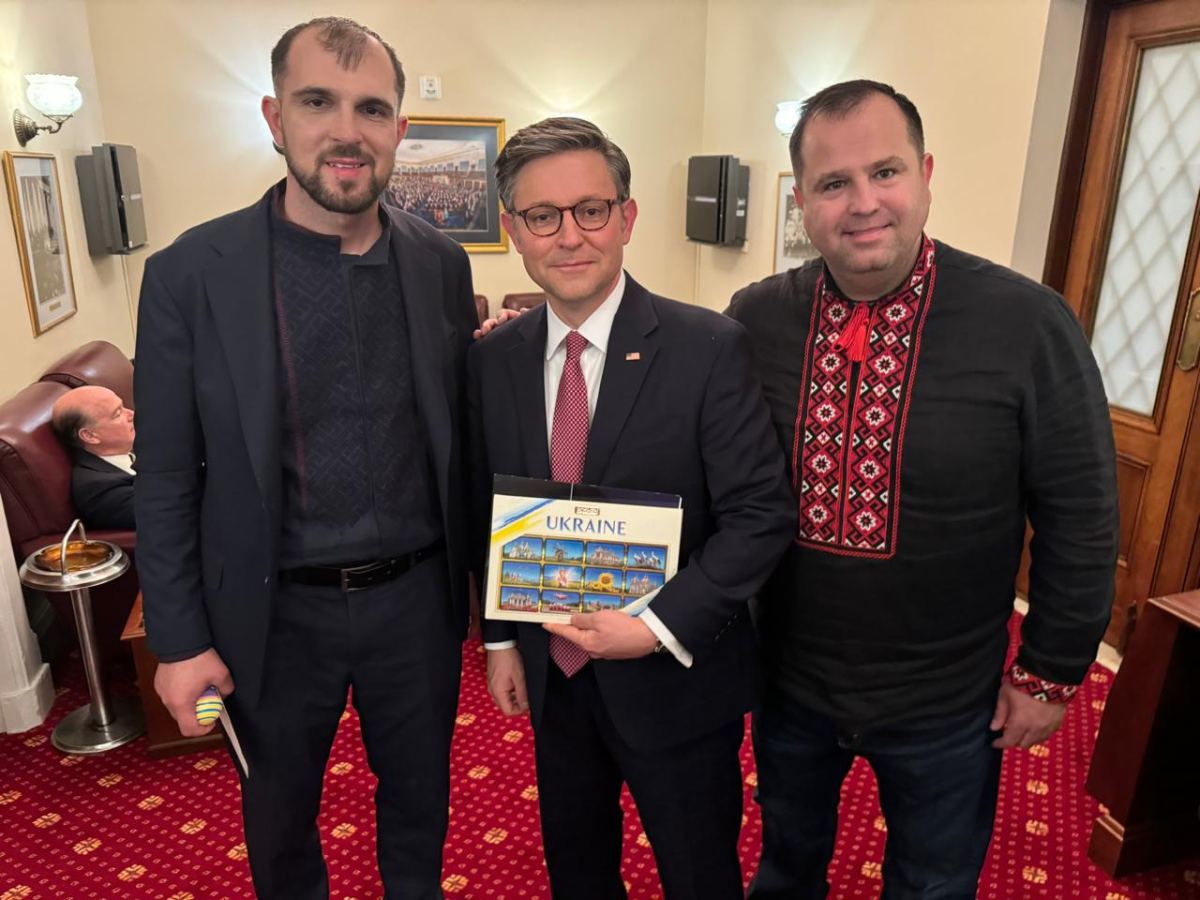 Сергій Гайдаржи, спікер Палати представників США Майк Джонсон і Павло Унгурян 
