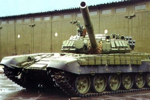 Два російські танки перекинули в Донецьк