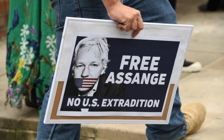 Суд відклав рішення щодо екстрадиції Джуліана Ассанжа до США