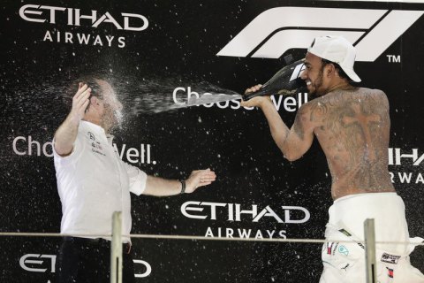 Формула-1: заключительную гонку сезона выиграл Льюис Хэмилтон (обновлено)