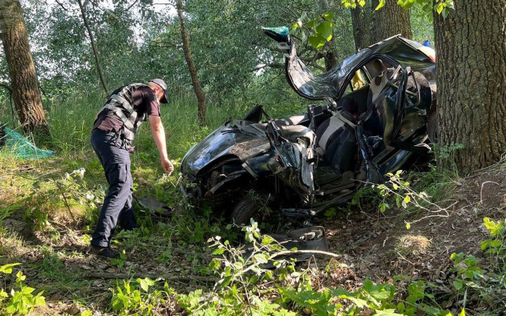 У Броварському районі внаслідок ДТП загинула водійка автомобіля, четверо дітей-пасажирів госпіталізовані