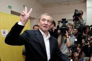 Київрада прийняла відставку Черновецького