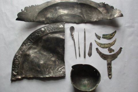 Українські дипломати не допустили продажу в інтернеті римського срібла, яке знайшли в Тернопільській області