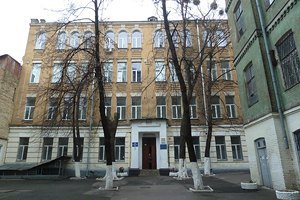 Родители учеников киевской школы заявляют о попытках захватить ее здание