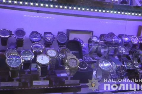 В Николаеве женщина подделала брендовые часы на 30 млн гривен
