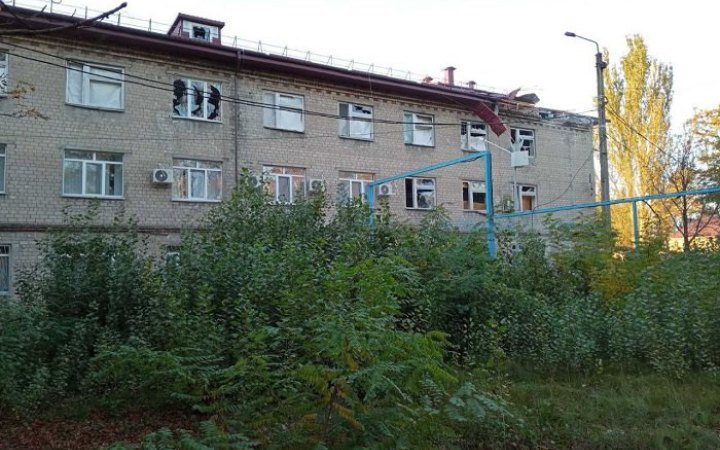 Минулої ночі росіяни обстріляли 12 населених пунктів Донеччини, є загиблі і поранені