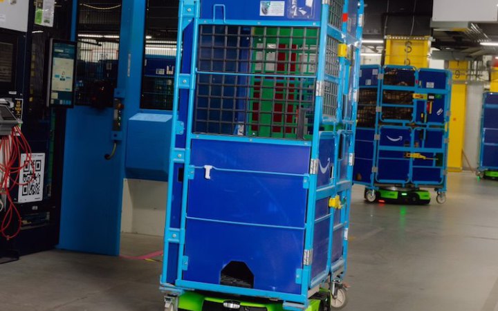 Сортують, переміщають і піднімають товари: Amazon наростила використання роботів