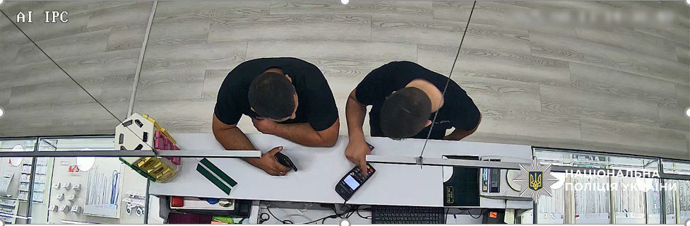 Шахраї купували за викрадені гроші ювелірні вироби