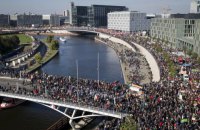 Митинг против зоны свободной торговли ЕС-США собрал 100 тыс. немцев