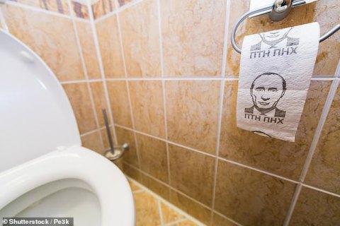 У міністра оборони Британії в туалеті папір з портретом Путіна, - Daily Mail