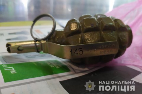 У Запорізькій області чоловік напідпитку прийшов у магазин з гранатою