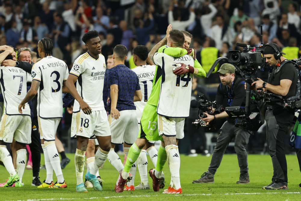 Гравці «Реала» святкують перемогу в матчі-відповіді півфіналу Ліги чемпіонів УЄФА з «Баварією», Мадрид, Іспанія, 8 травня 2024 року.