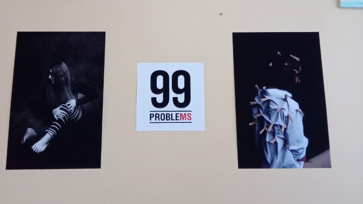 Фото з виставки, присвяченої проблемам людей з РС