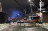 Под Киевом в результате ДТП столб раздавил "скорую" 