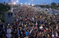 У Сербії заплановано нові протести проти насильства, влада відкидає критику опозиції