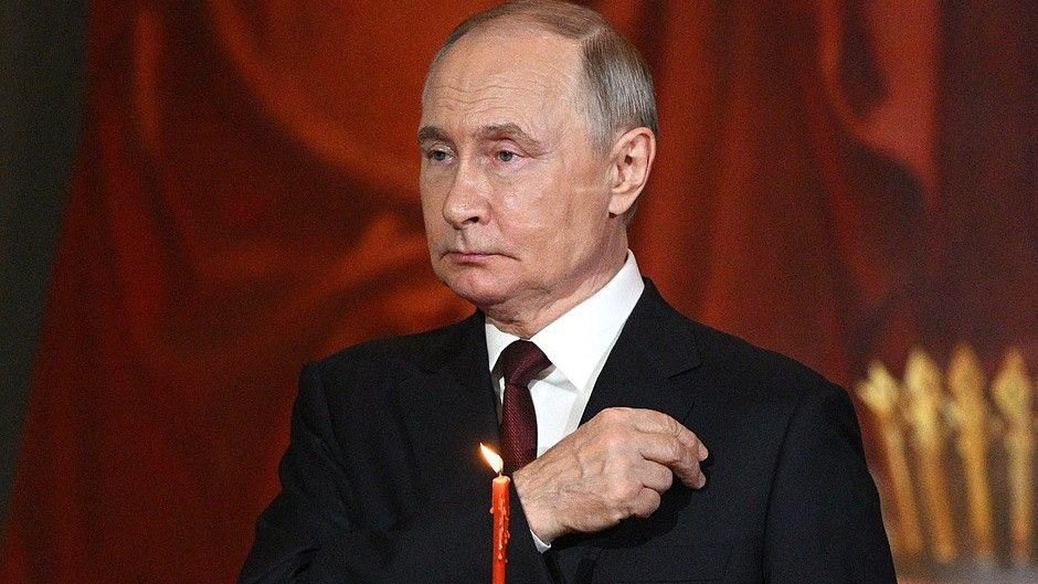 Путін. Молиться і спалює храми