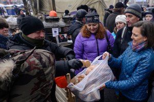 В России сочли унижением для украинцев раздачу Нуланд еды на Майдане 