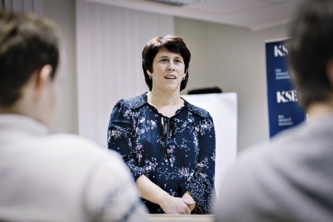 Ганна Вахітова: "Кожен десятий дорослий українець працює за кордоном. Це велика цифра, але не катастрофічна"