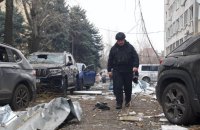 Головне за понеділок, 1 грудня: ракетна атака на Дніпро, понад 200 боєзіткнень, Зеленський в Парижі