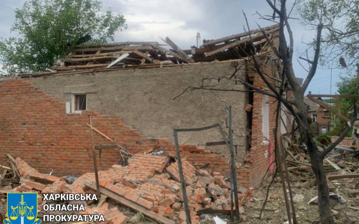 Внаслідок авіаудару по селищу на Харківщині постраждали троє людей
