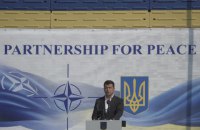 Украина будет придерживаться курса на членство в НАТО, – президент