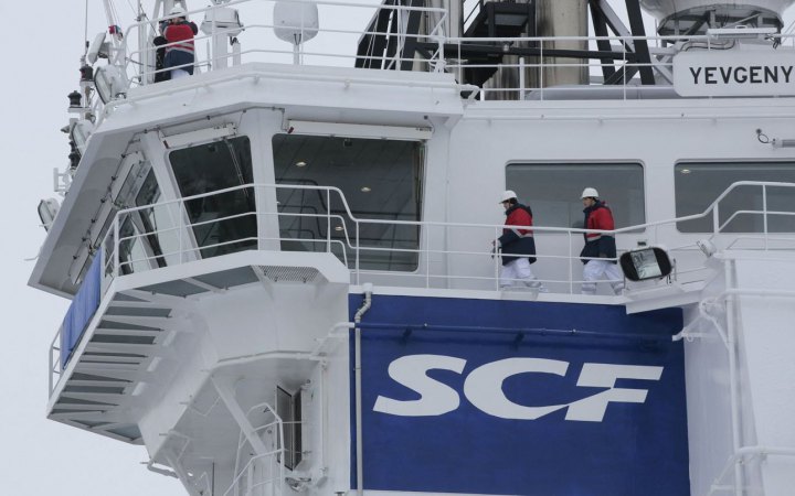 Найбільша судноплавна компанія РФ змушена продавати танкери через санкції, – WSJ