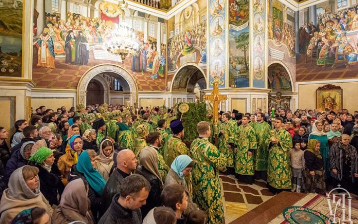 З Православною церквою України асоціюють себе 54% українців, з УПЦ МП – 4%